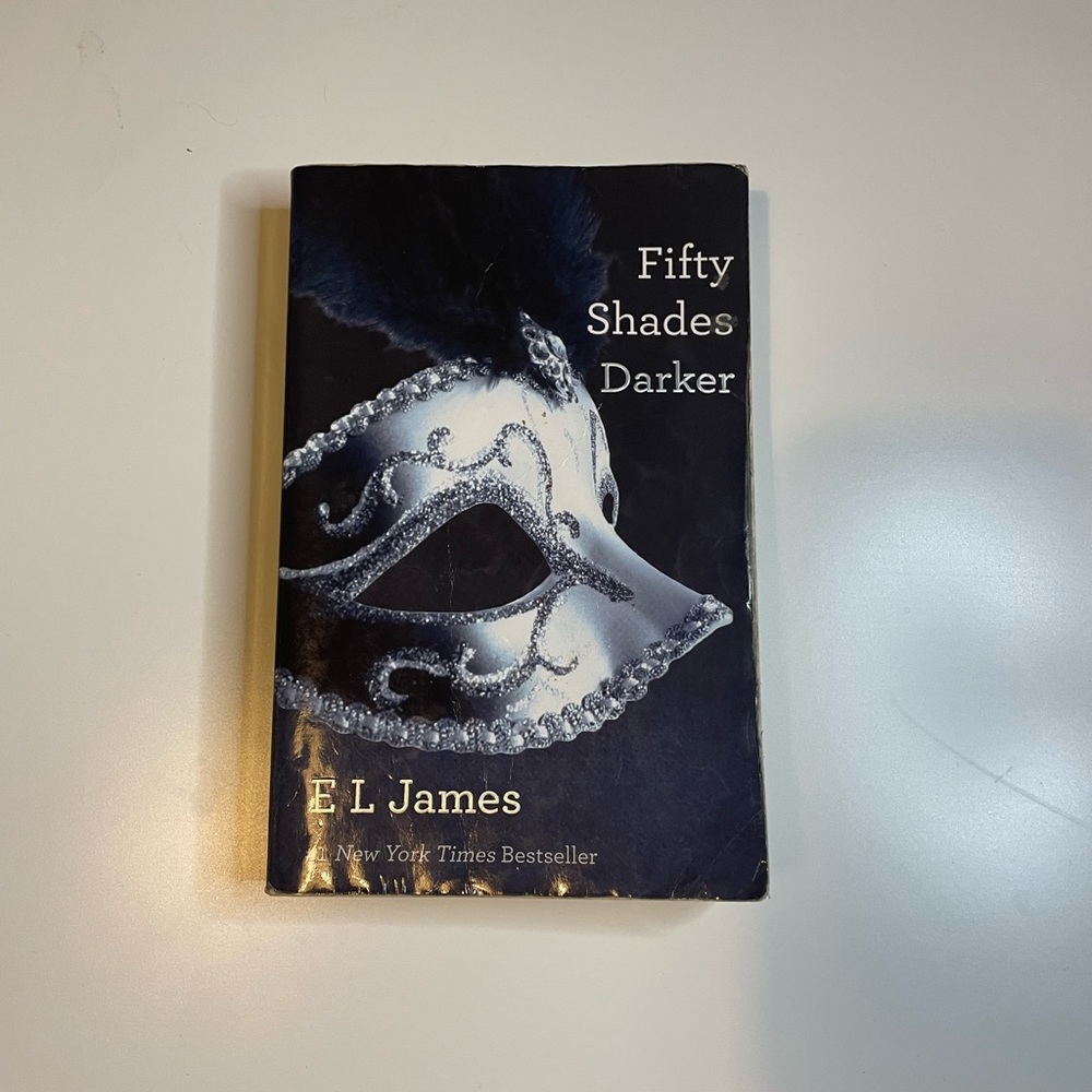 Fifty Shades Darker by E L James